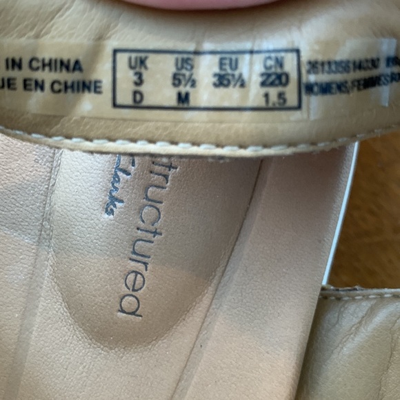 Sandal - 5.5M has a mark on strap, 9.5M, 9M, 7W - Picture 7 of 12